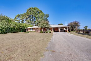 Fire Pit & Patios: Peaceful Alto Getaway!