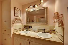 Fire Pit & Patios: Peaceful Alto Getaway!