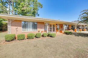 Fire Pit & Patios: Peaceful Alto Getaway!