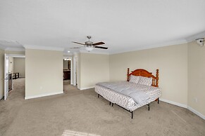 Modern Riverview Oasis Near Tampa Bay 5 Bedroom Home