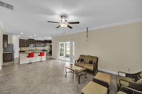 Modern Riverview Oasis Near Tampa Bay 5 Bedroom Home