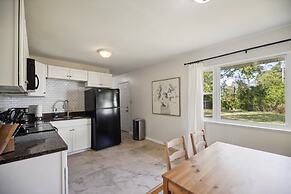 Comfy Coastal Getaway With Modern Comforts 3 Bedroom Home