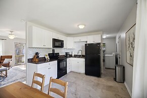 Comfy Coastal Getaway With Modern Comforts 3 Bedroom Home