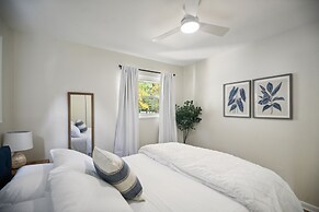 Comfy Coastal Getaway With Modern Comforts 3 Bedroom Home