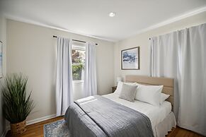 Comfy Coastal Getaway With Modern Comforts 3 Bedroom Home