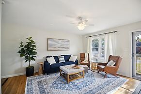 Comfy Coastal Getaway With Modern Comforts 3 Bedroom Home