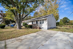 Comfy Coastal Getaway With Modern Comforts 3 Bedroom Home