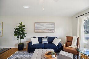 Comfy Coastal Getaway With Modern Comforts 3 Bedroom Home