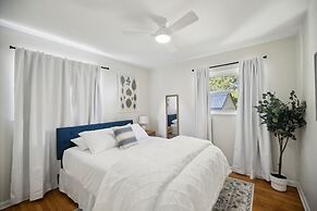 Comfy Coastal Getaway With Modern Comforts 3 Bedroom Home