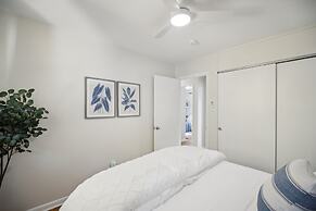 Comfy Coastal Getaway With Modern Comforts 3 Bedroom Home