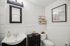 Comfy Coastal Getaway With Modern Comforts 3 Bedroom Home