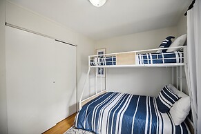 Comfy Coastal Getaway With Modern Comforts 3 Bedroom Home