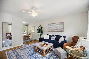 Comfy Coastal Getaway With Modern Comforts 3 Bedroom Home