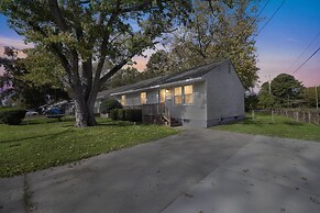 Comfy Coastal Getaway With Modern Comforts 3 Bedroom Home