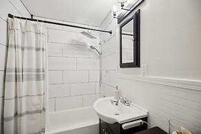 Comfy Coastal Getaway With Modern Comforts 3 Bedroom Home