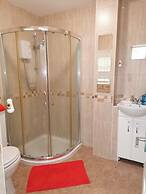 Charming 3BR House - Wifi, Parking, Pet Friendly