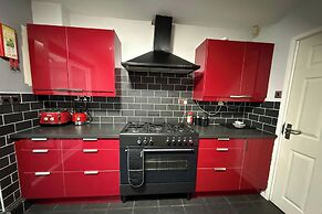 Charming 3BR House - Wifi, Parking, Pet Friendly