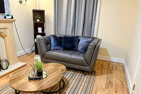 Charming 3BR House - Wifi, Parking, Pet Friendly