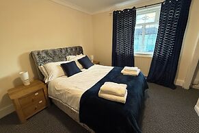 Charming 3BR House - Wifi, Parking, Pet Friendly