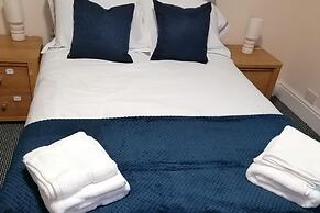 Charming 3BR House - Wifi, Parking, Pet Friendly