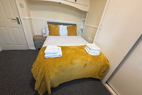 Charming 3BR House - Wifi, Parking, Pet Friendly