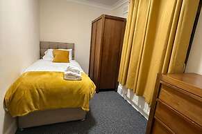 Charming 3BR House - Wifi, Parking, Pet Friendly