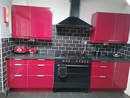 Charming 3BR House - Wifi, Parking, Pet Friendly