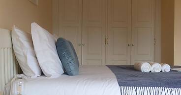 Art 4 You Carcavelos Suites