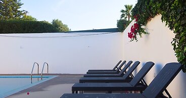 Art 4 You Carcavelos Suites