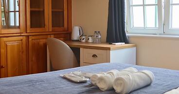 Art 4 You Carcavelos Suites