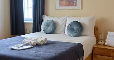 Art 4 You Carcavelos Suites