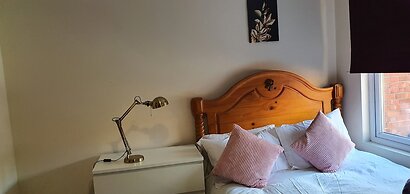 Room in Guest Room - Big Room Near Coventry City Centre
