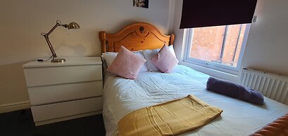 Room in Guest Room - Big Room Near Coventry City Centre
