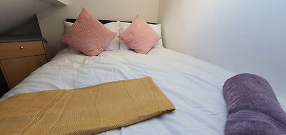 Room in Guest Room - Big Room Near Coventry City Centre