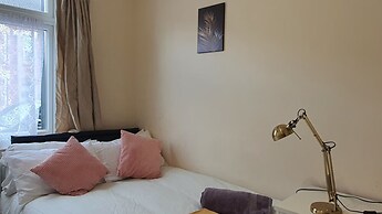 Room in Guest Room - Big Room Near Coventry City Centre