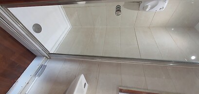 Room in Guest Room - Big Room Near Coventry City Centre