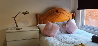 Room in Guest Room - Big Room Near Coventry City Centre