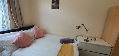 Room in Guest Room - Big Room Near Coventry City Centre