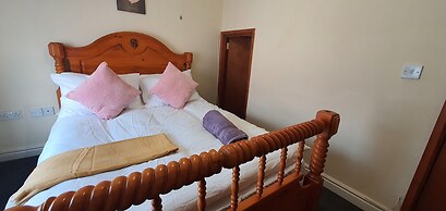 Room in Guest Room - Comfortable Room Near Coventry City Centre