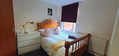 Room in Guest Room - Comfortable Room Near Coventry City Centre