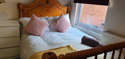 Room in Guest Room - Comfortable Room Near Coventry City Centre