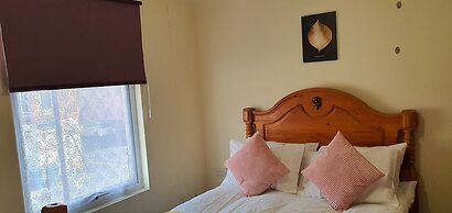 Room in Guest Room - Comfortable Room Near Coventry City Centre