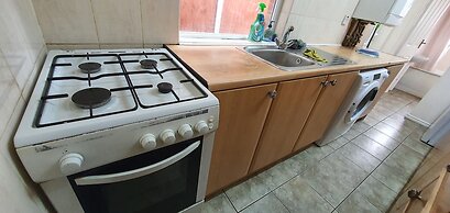 Room in Guest Room - Large Room Near Coventry City Centre