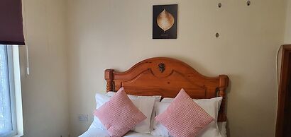 Room in Guest Room - Large Room Near Coventry City Centre