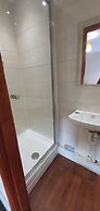 Room in Guest Room - Spacious Room Near Coventry City Centre