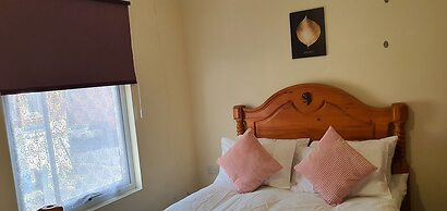 Room in Guest Room - Nice Large Room in Coventry