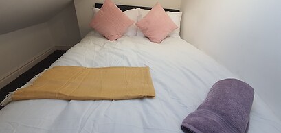 Room in Guest Room - Nice Large Room in Coventry