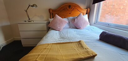 Room in Guest Room - Bright Nice Room in Coventry