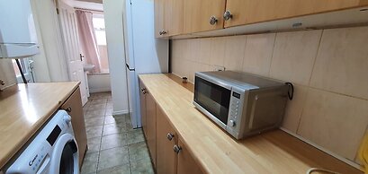 Room in Guest Room - Comfortable Size Room in Coventry
