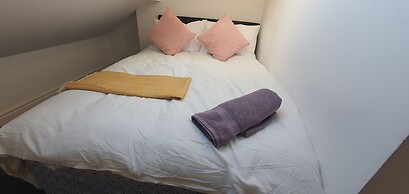Room in Guest Room - Comfortable Size Room in Coventry